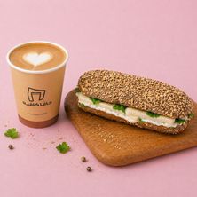 كابتشينو & ساندويتش حلومي