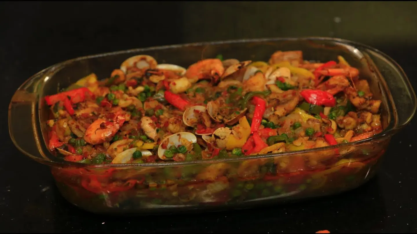 طاجن مكرونة سي فود مكس الاحمر