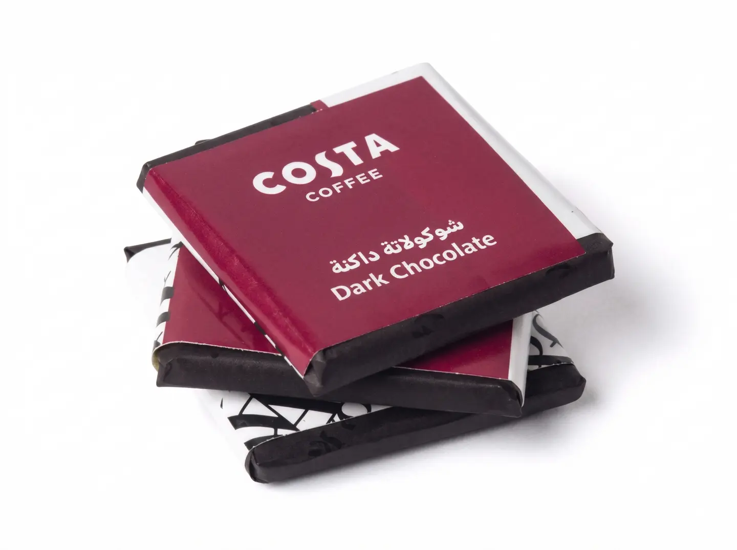 3 قطع من الشوكولاتة الداكنة