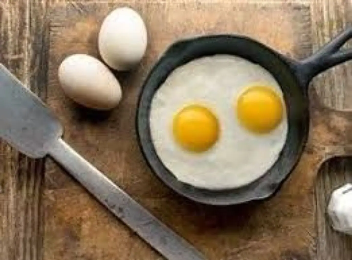 بيض عيون