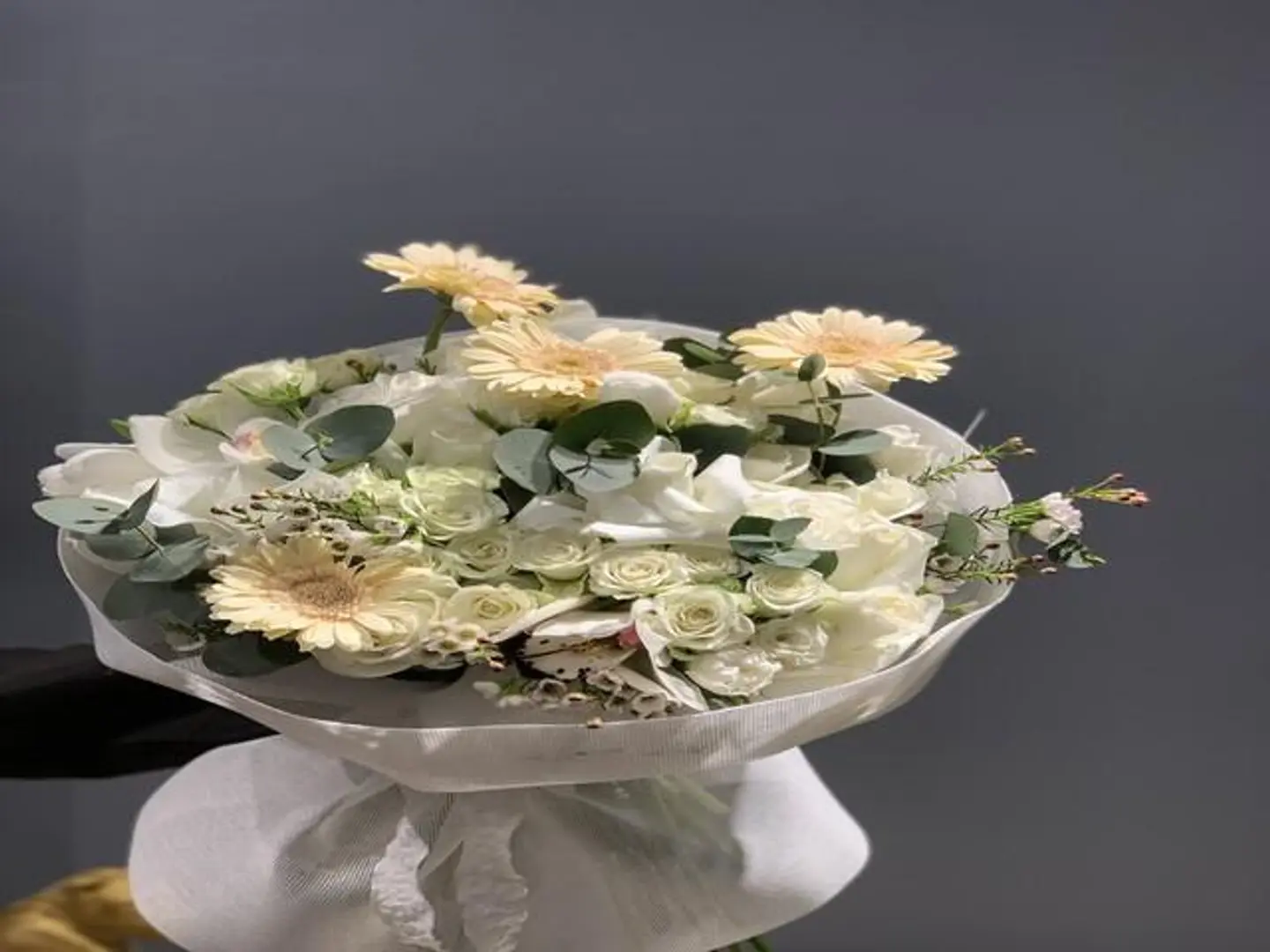 باقة ورد أبيض فاخرة