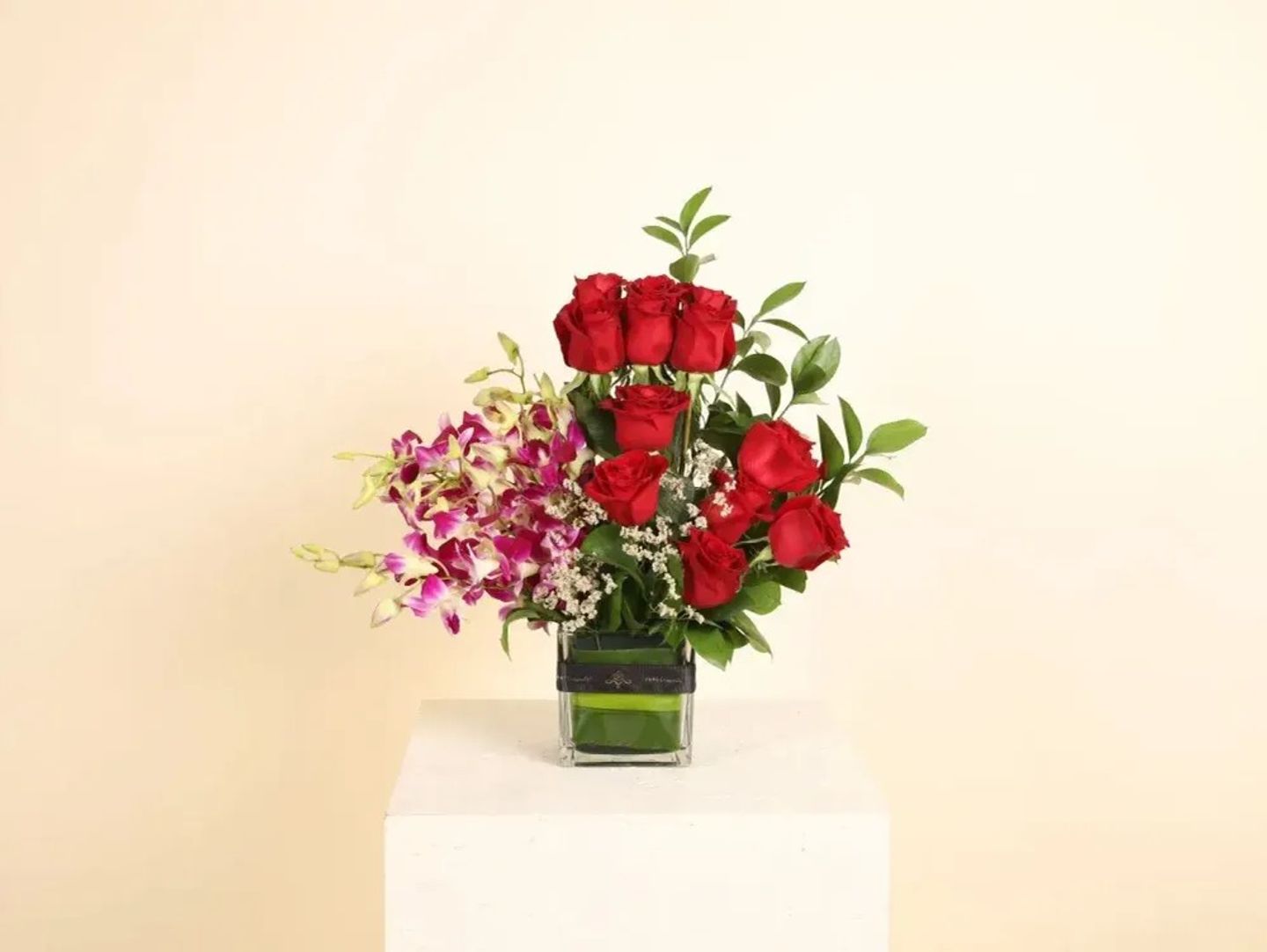Roses Vase With Orchid