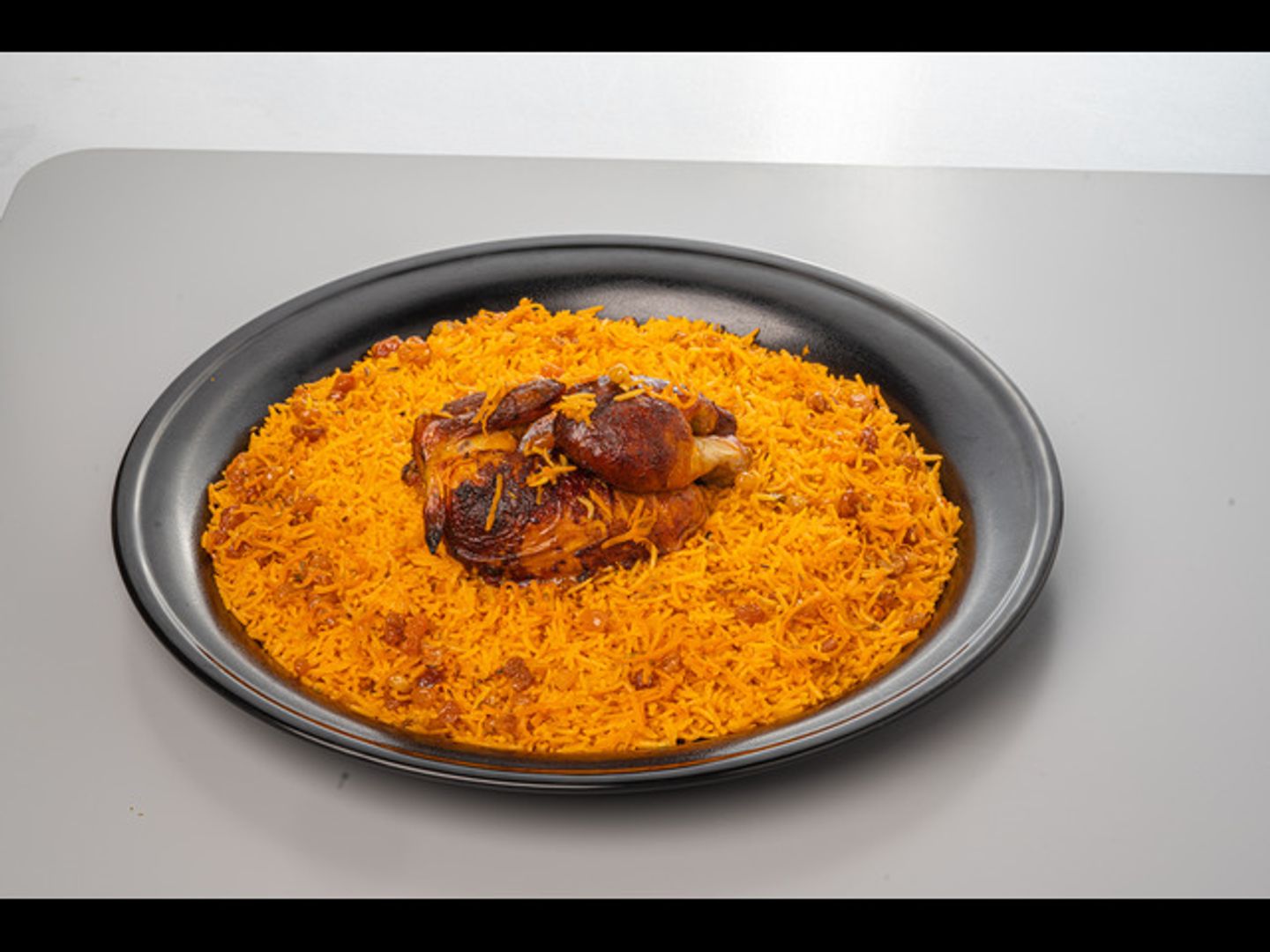 نصف شوايه ع الحطب مع ارز بخاري