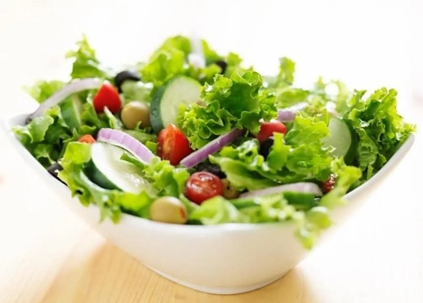 سلطة خضراء ورقيات