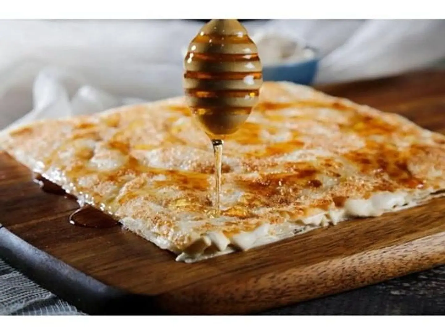 Creamy Cheese And Honey Mutabbak