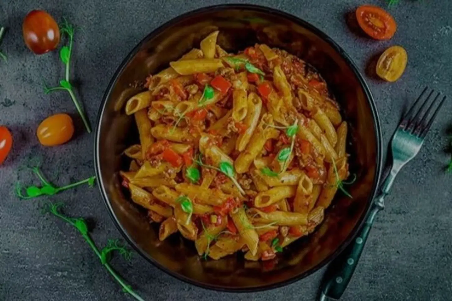 طاجن مكرونة مشكلة لحوم