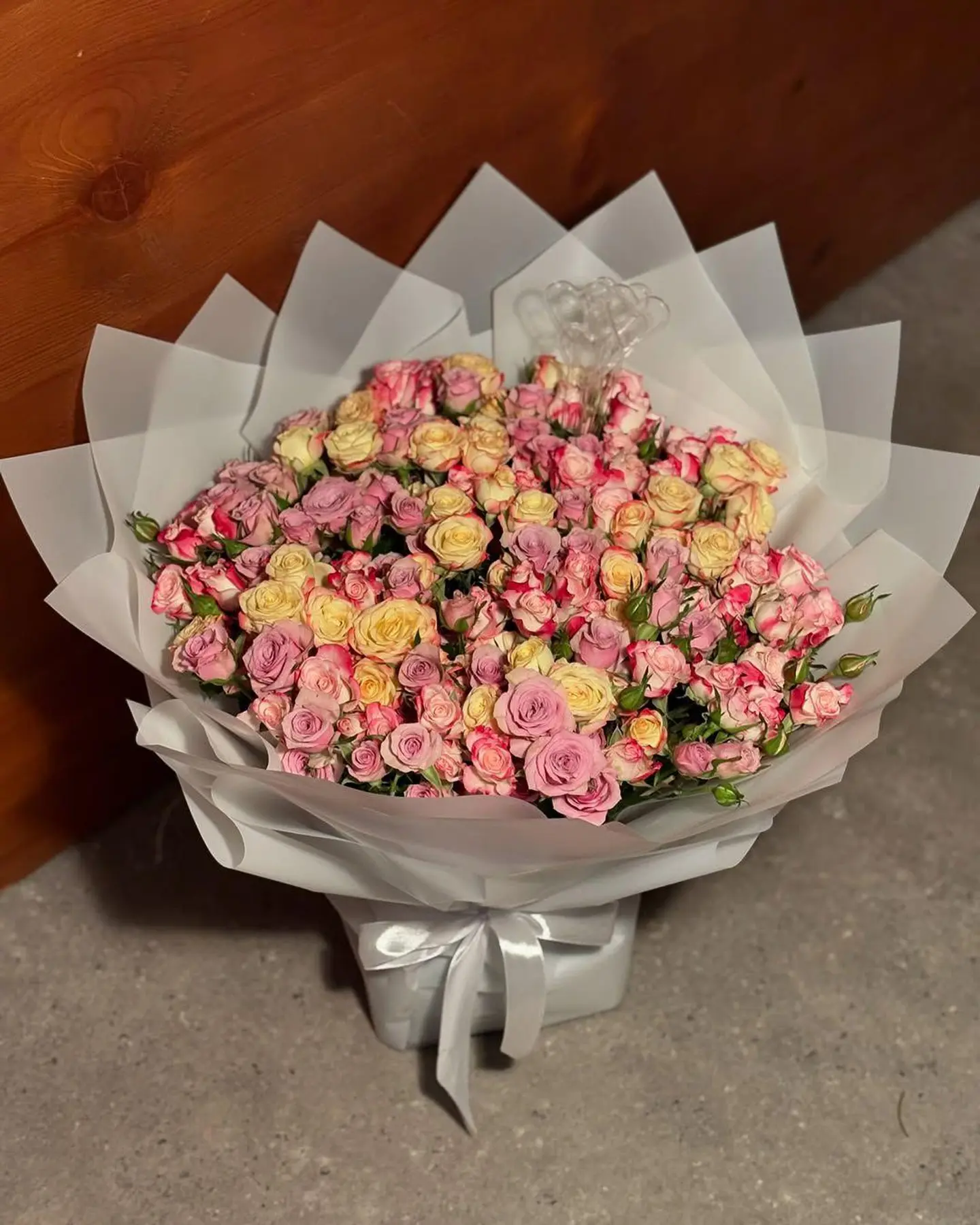 باقه ورد طبيعي تغليف رمادي