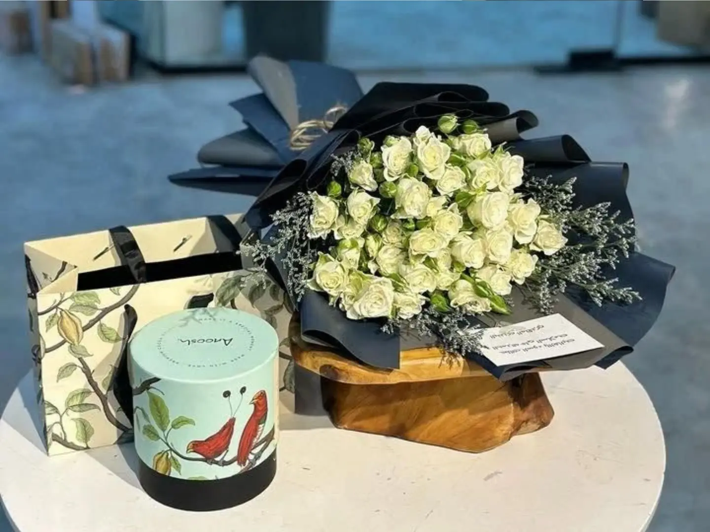 باقة ورد مع شكولاتة أنوش