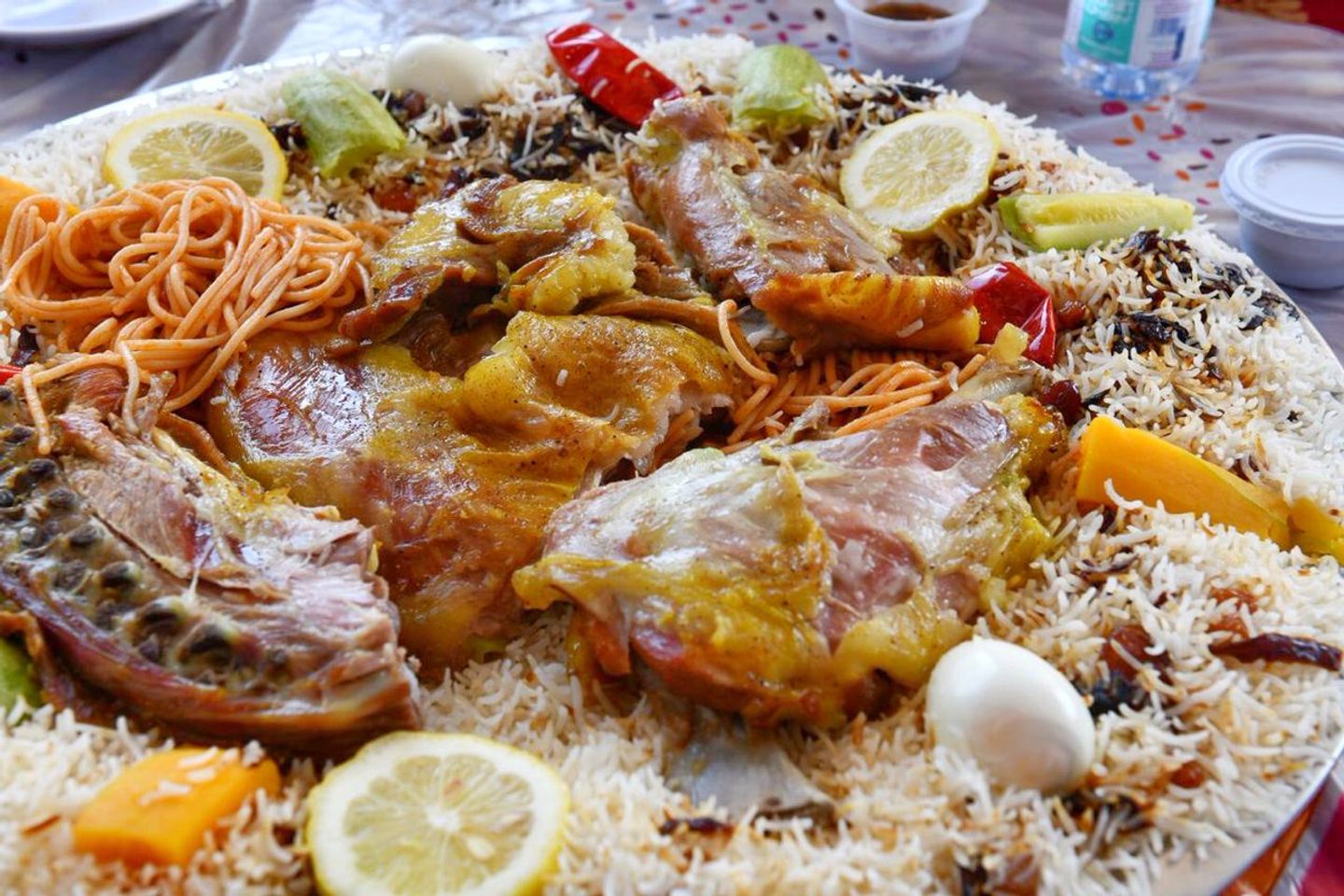 نفر لحم مندي مع رز بشاور
