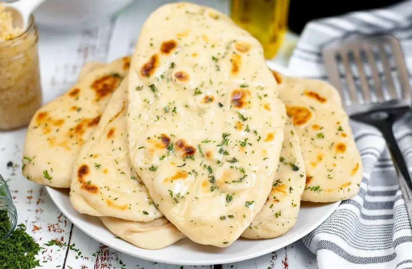 خبز نان بالثوم