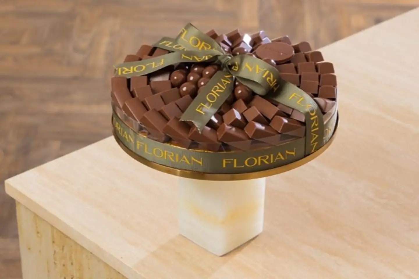 صينية تشوكليت بقاعدة رخام