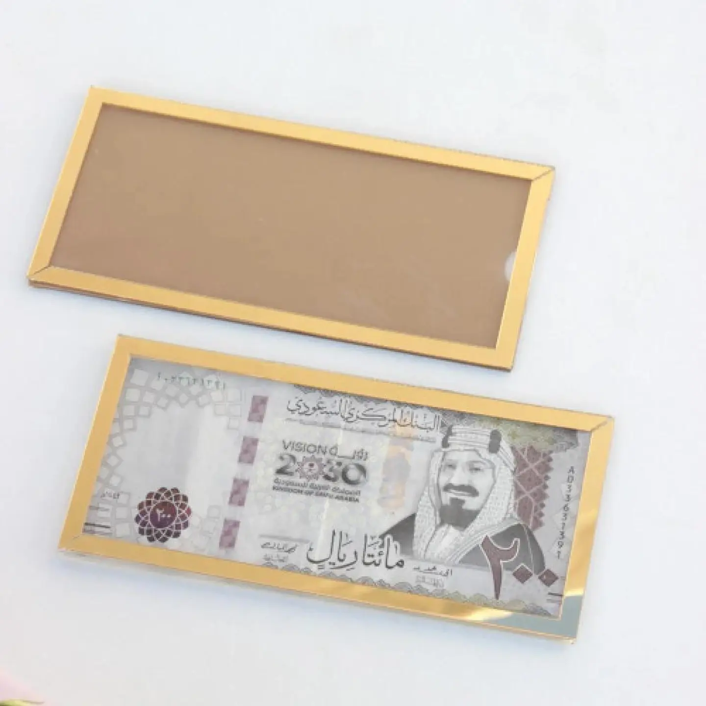 ظرف نقود إكريلك ذهبي ( سادة ) 25