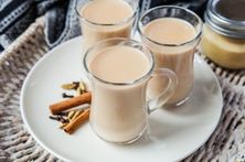 حليب مع شاي
