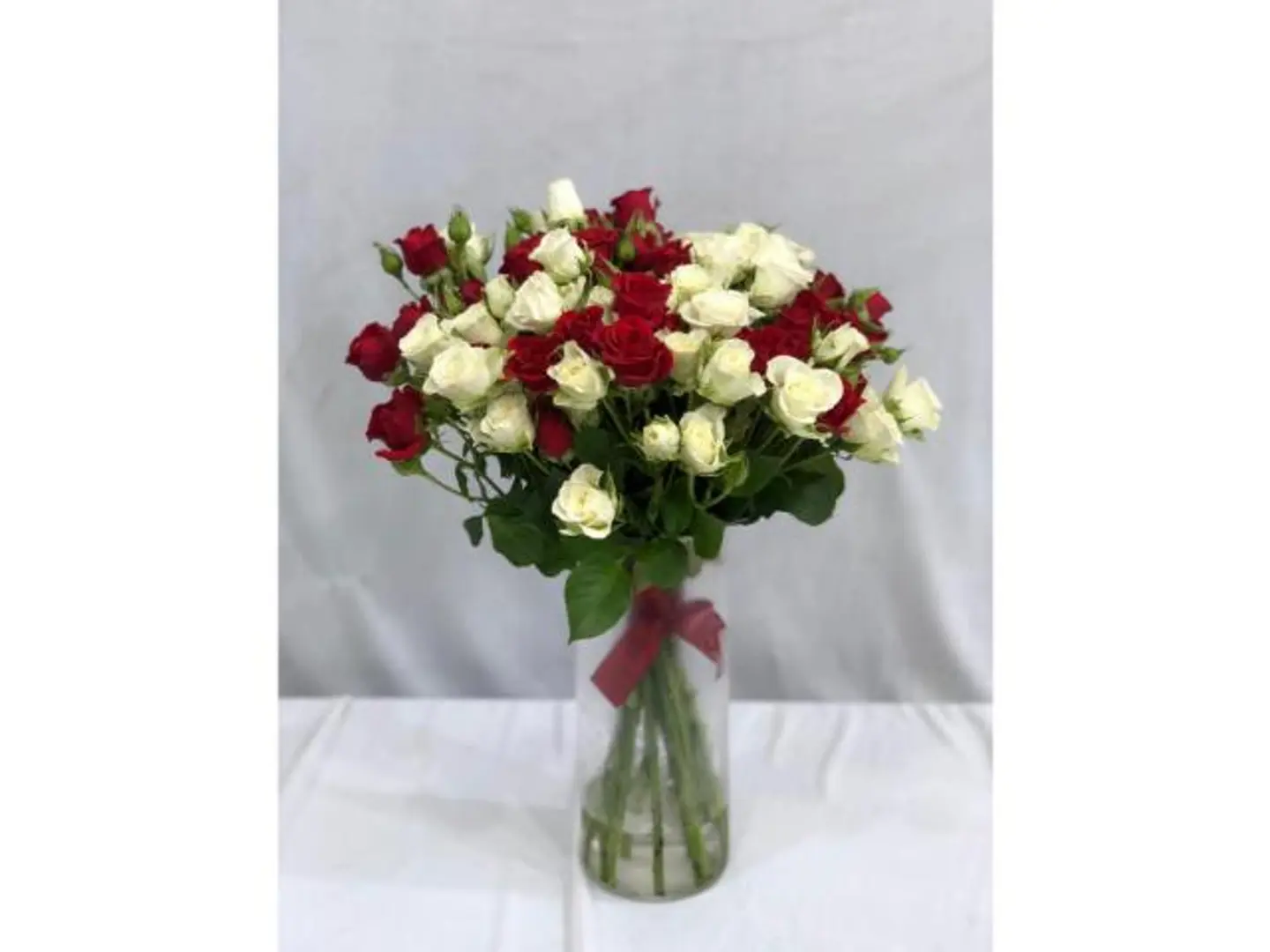 Sixteen Spray Roses With Vase 336