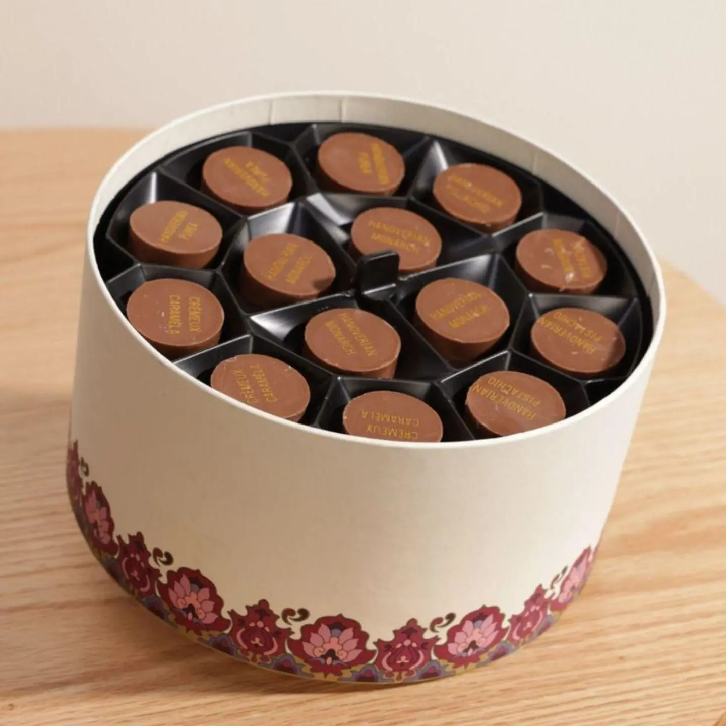 Round Henoverin Chocolate Box