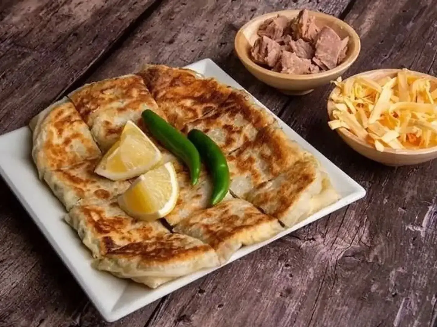 مطبق خضار بالتونة والجبن المالح