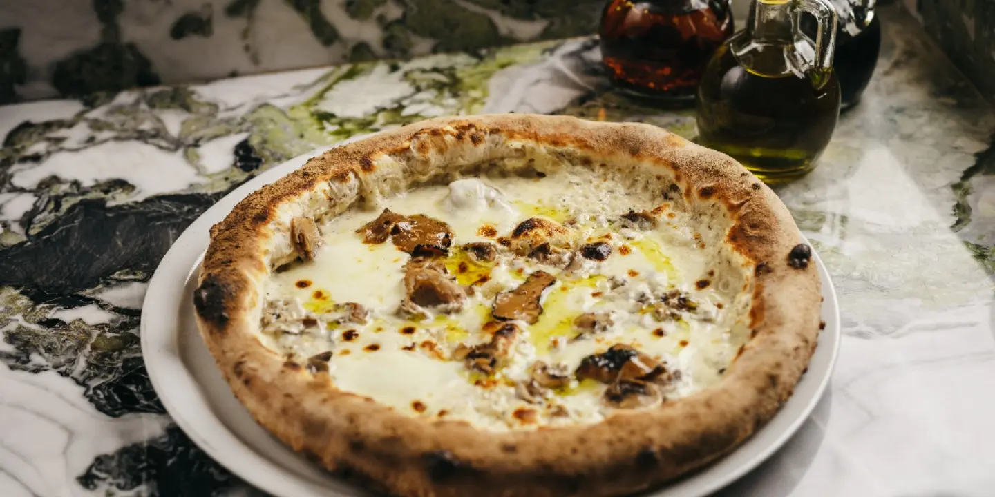 بيتزا ترافل