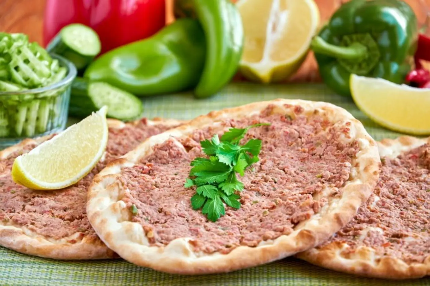 صفيحة دجاج مع البيض دائري