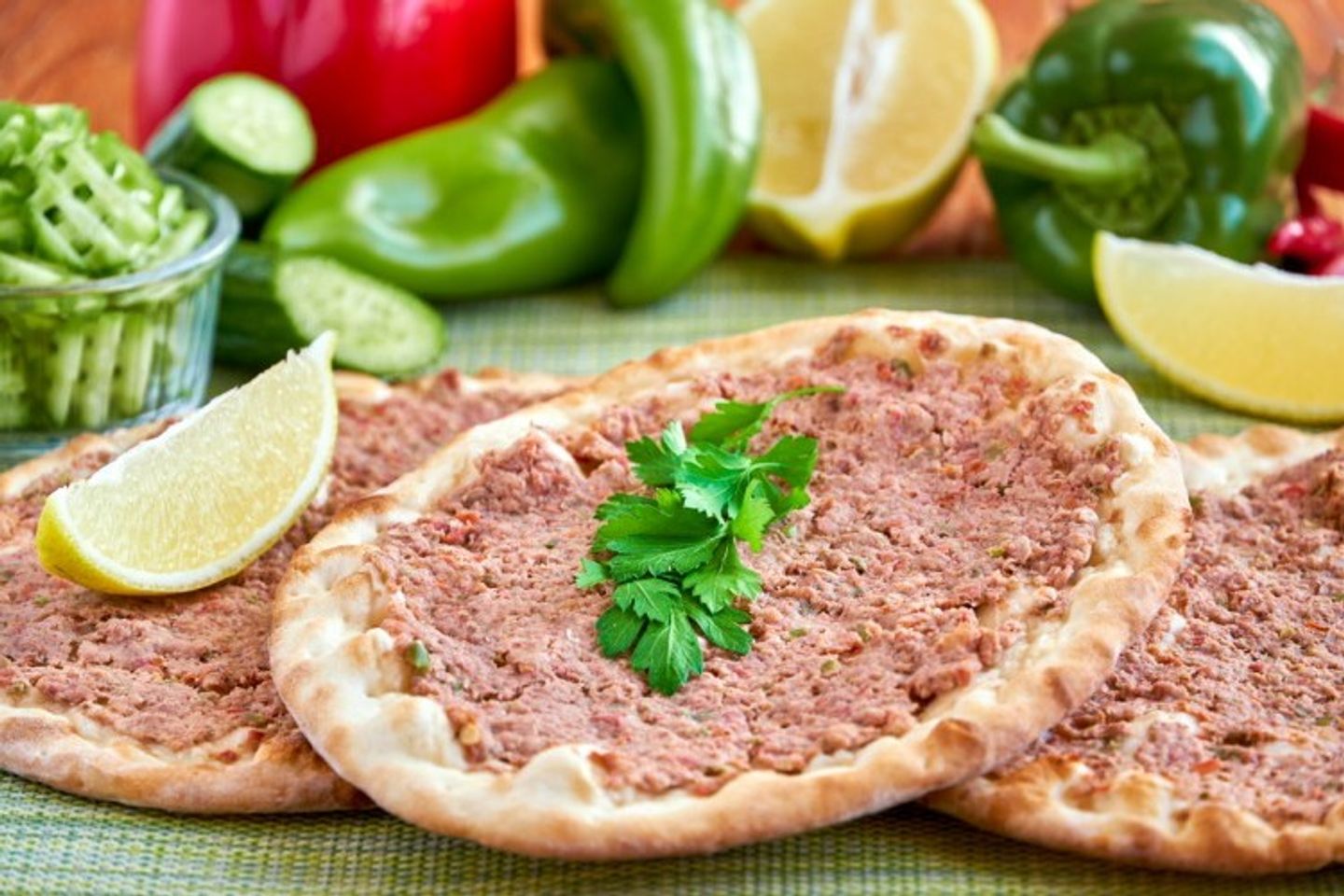 صفيحة دجاج مع البيض دائري