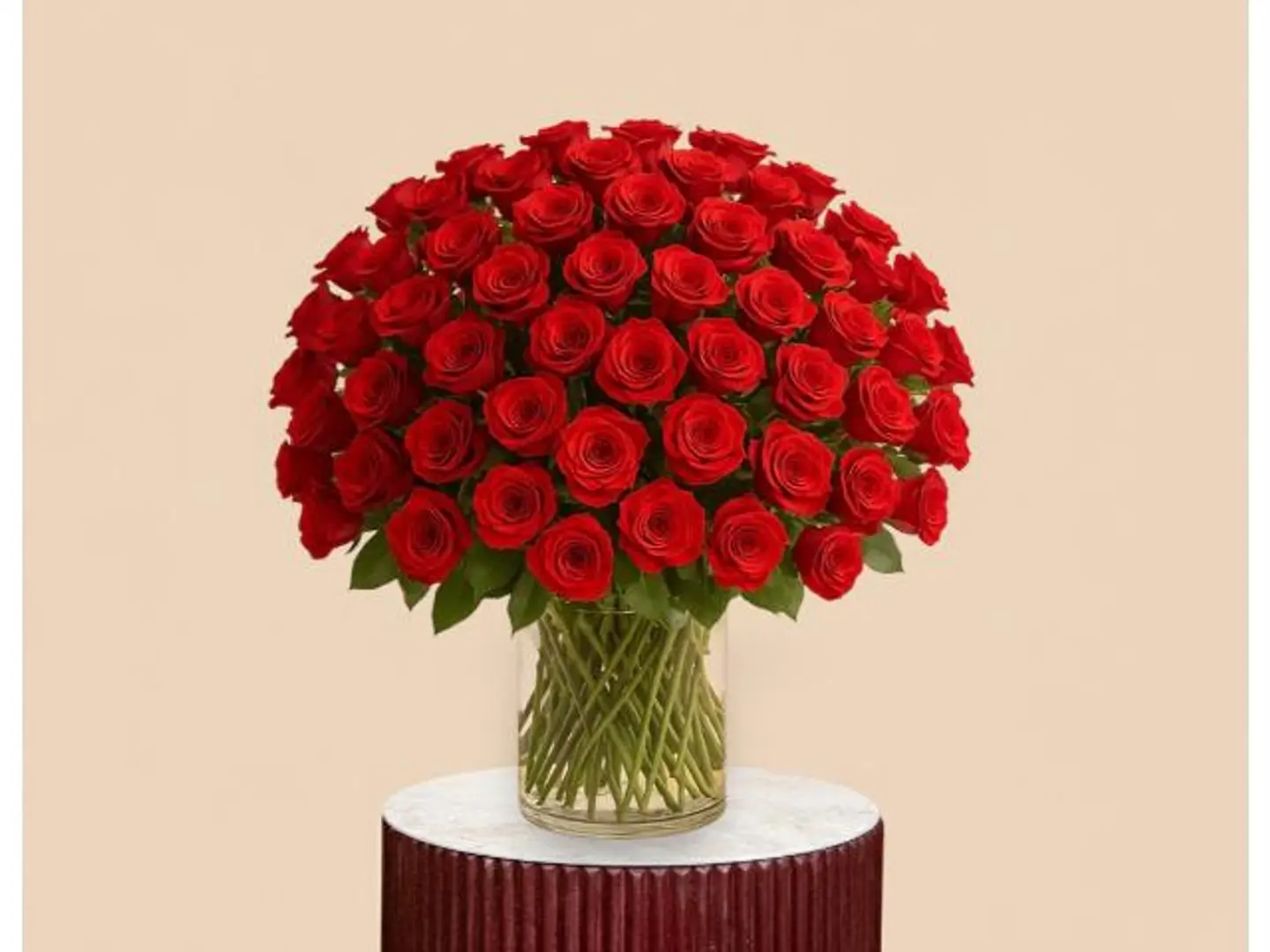 100 Roses In A Vase Red