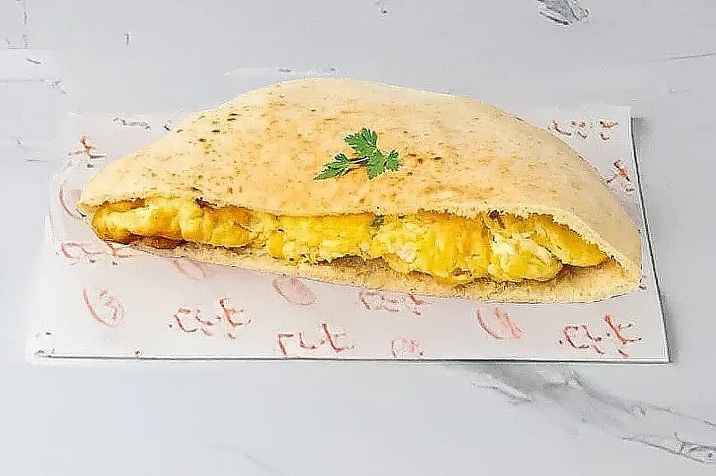 ساندوتش رغيف عربي بيض