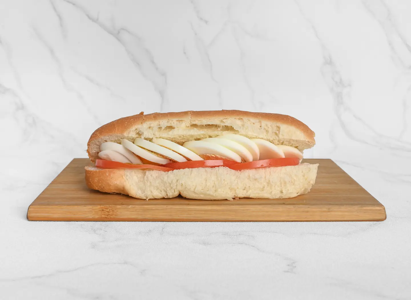 صمولة بيض مسلوق مع طماطم