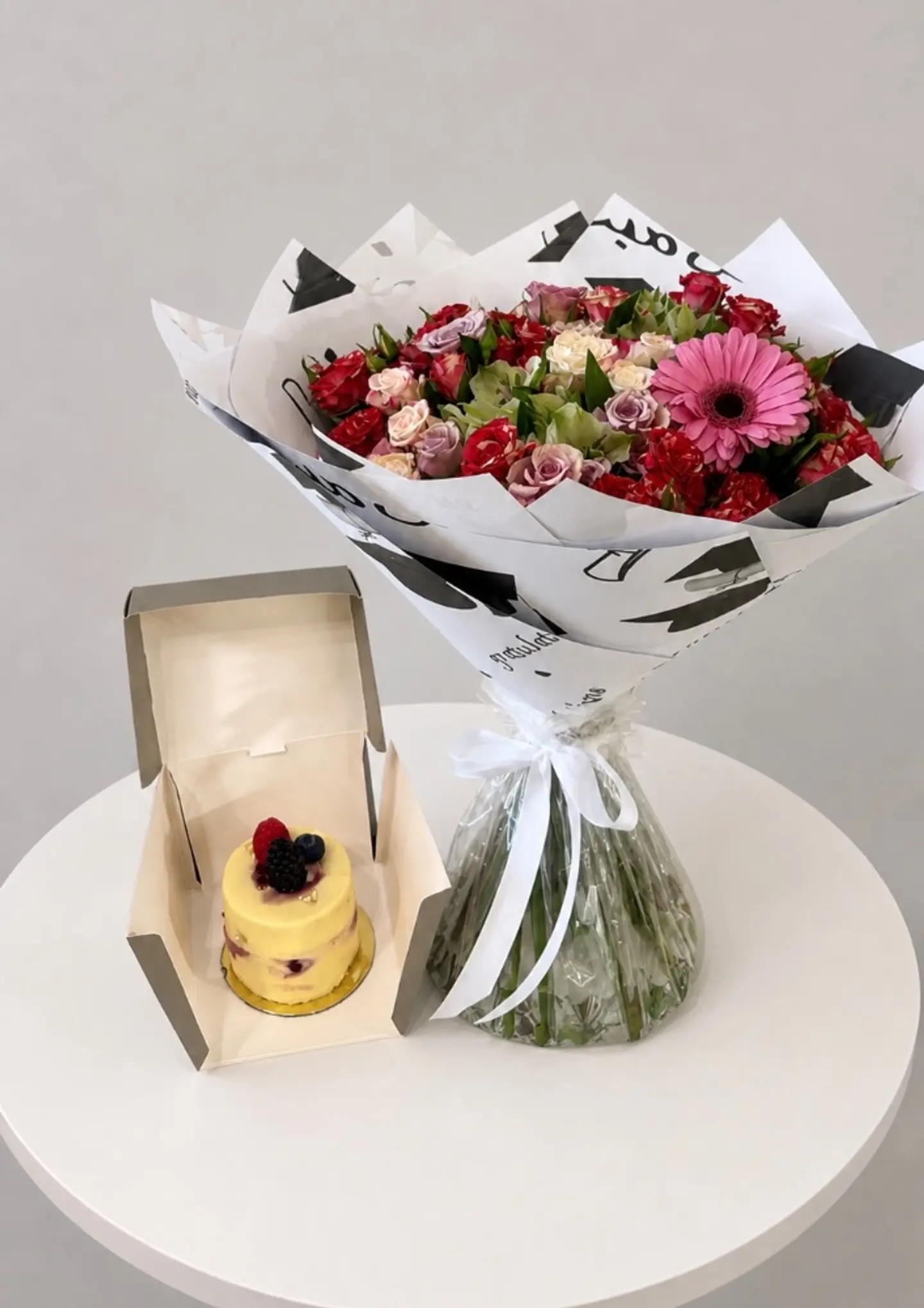 Luxury Graduation Gift Cake With A Graduation Bouquet