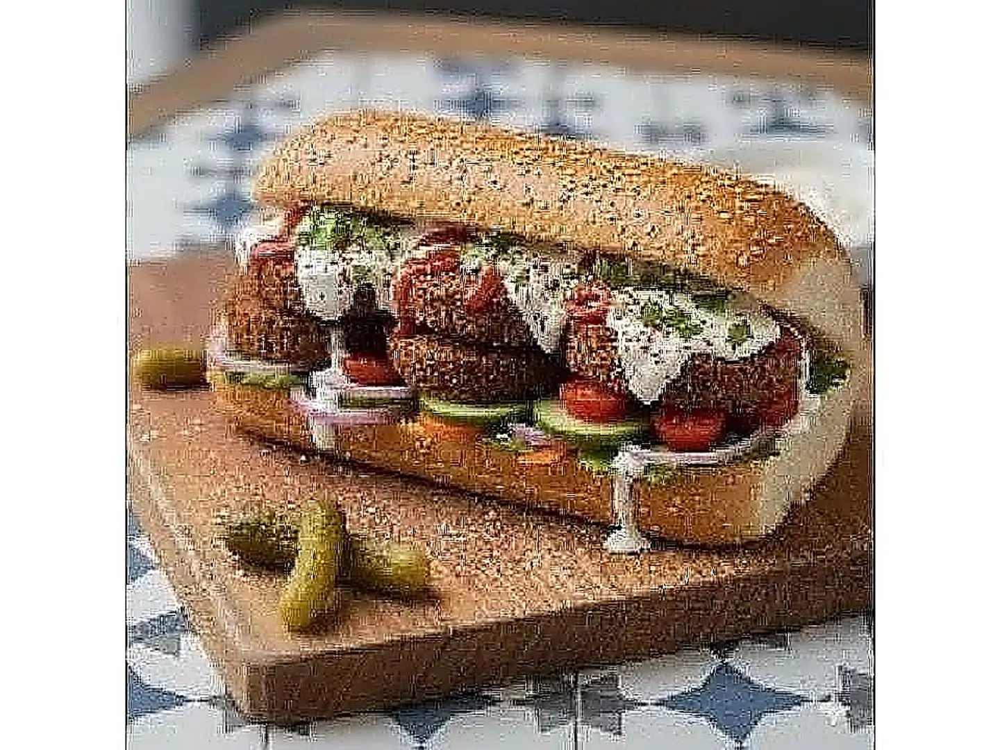ساندوتش طعمية مفلفلة محشية