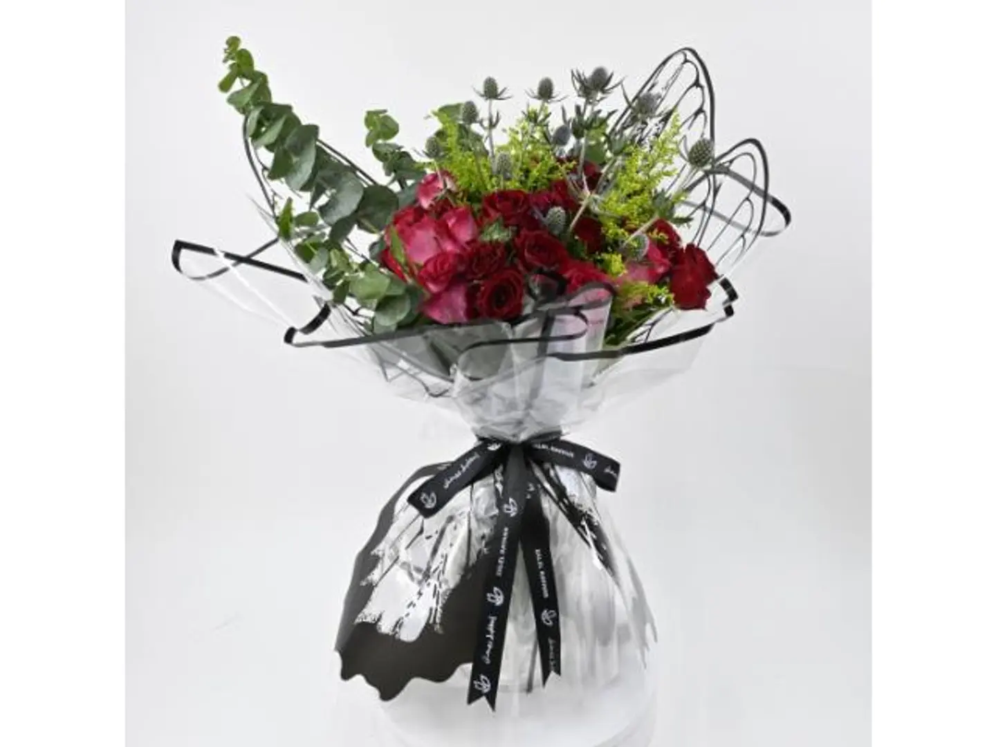 بوكيه فاخر ورد أحمر مع تغليف فراشه