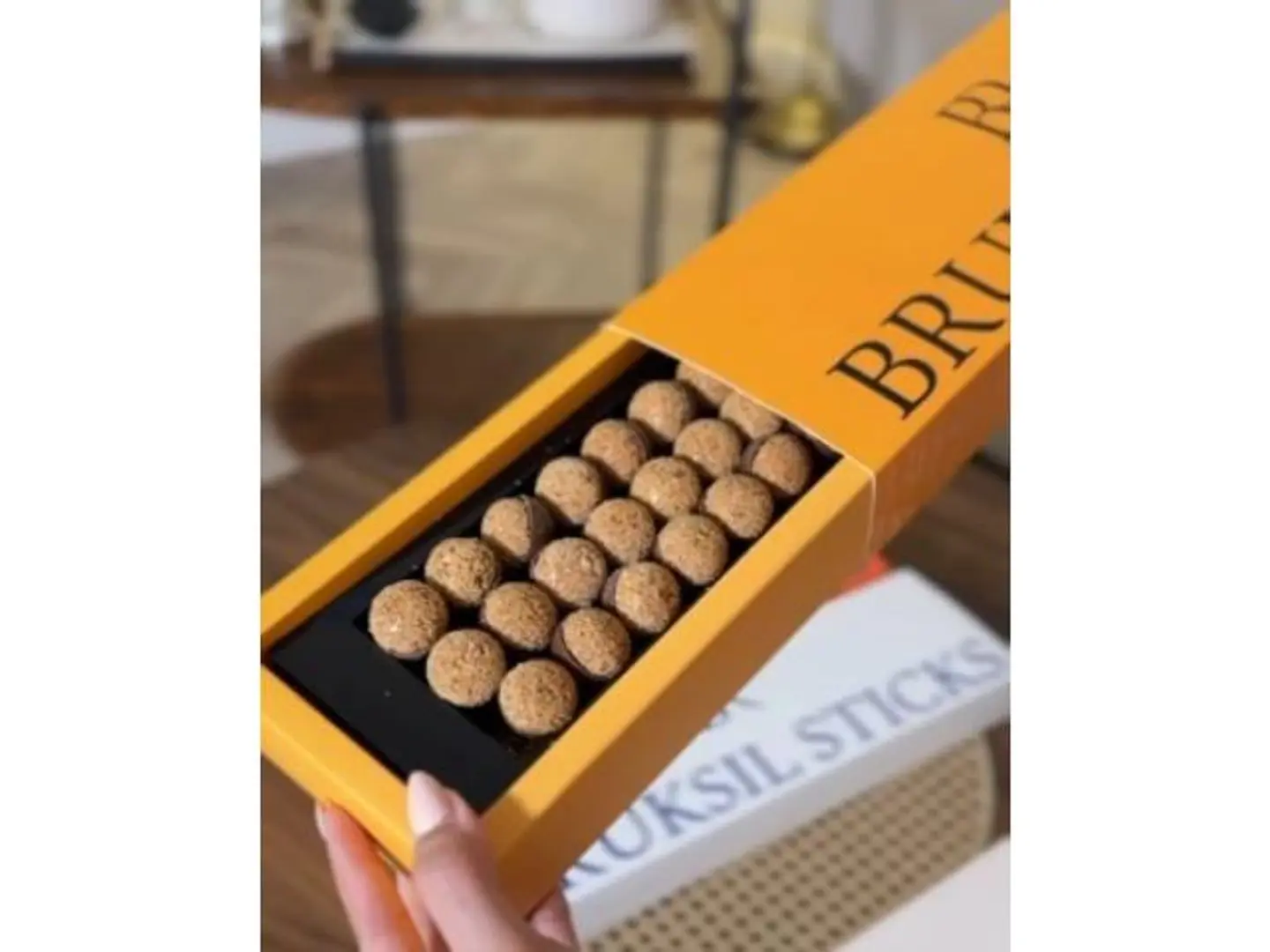 بروكسل كراميل و لوز