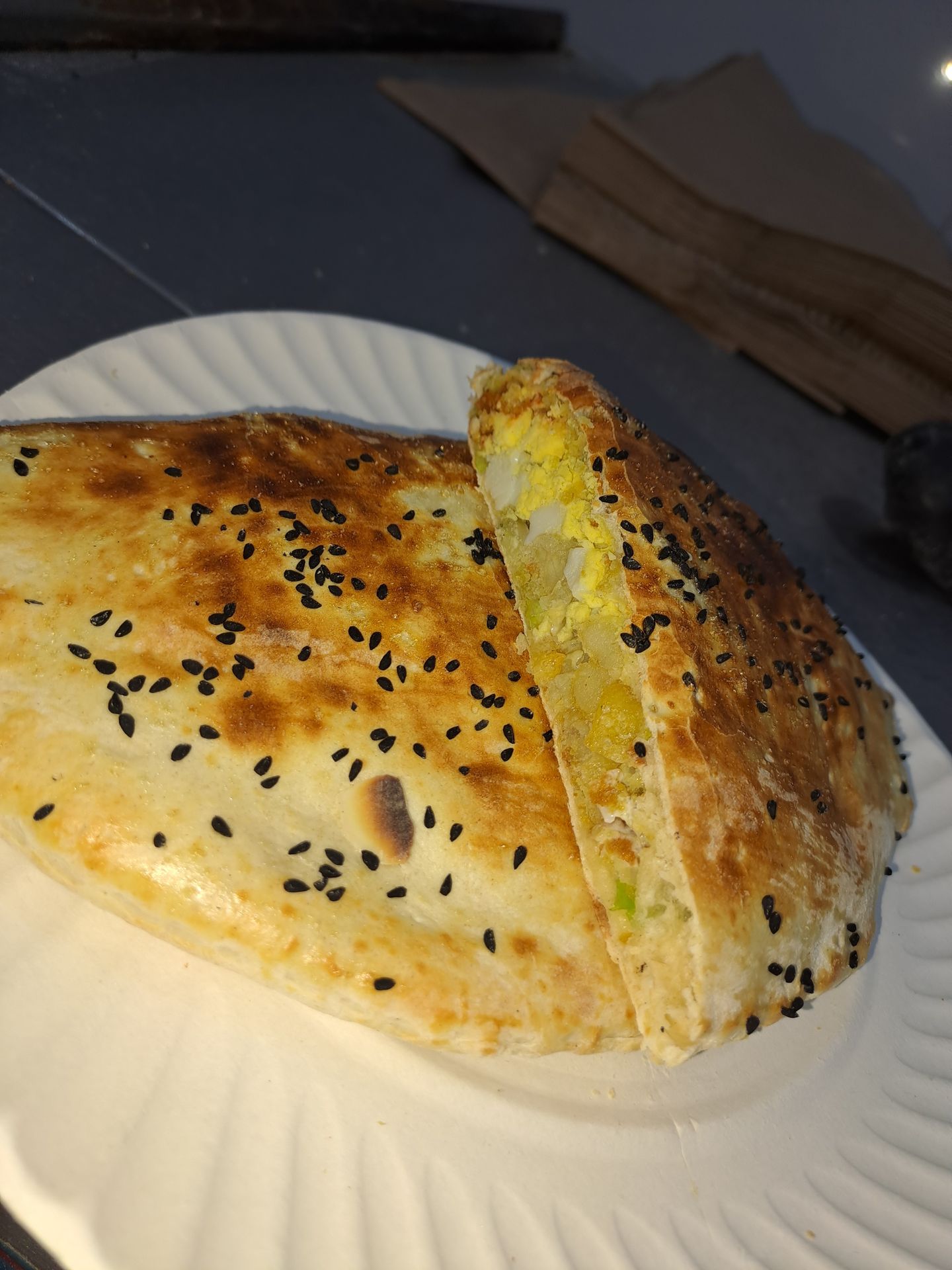 فطيرة فلافل بيض مع جبن سائل