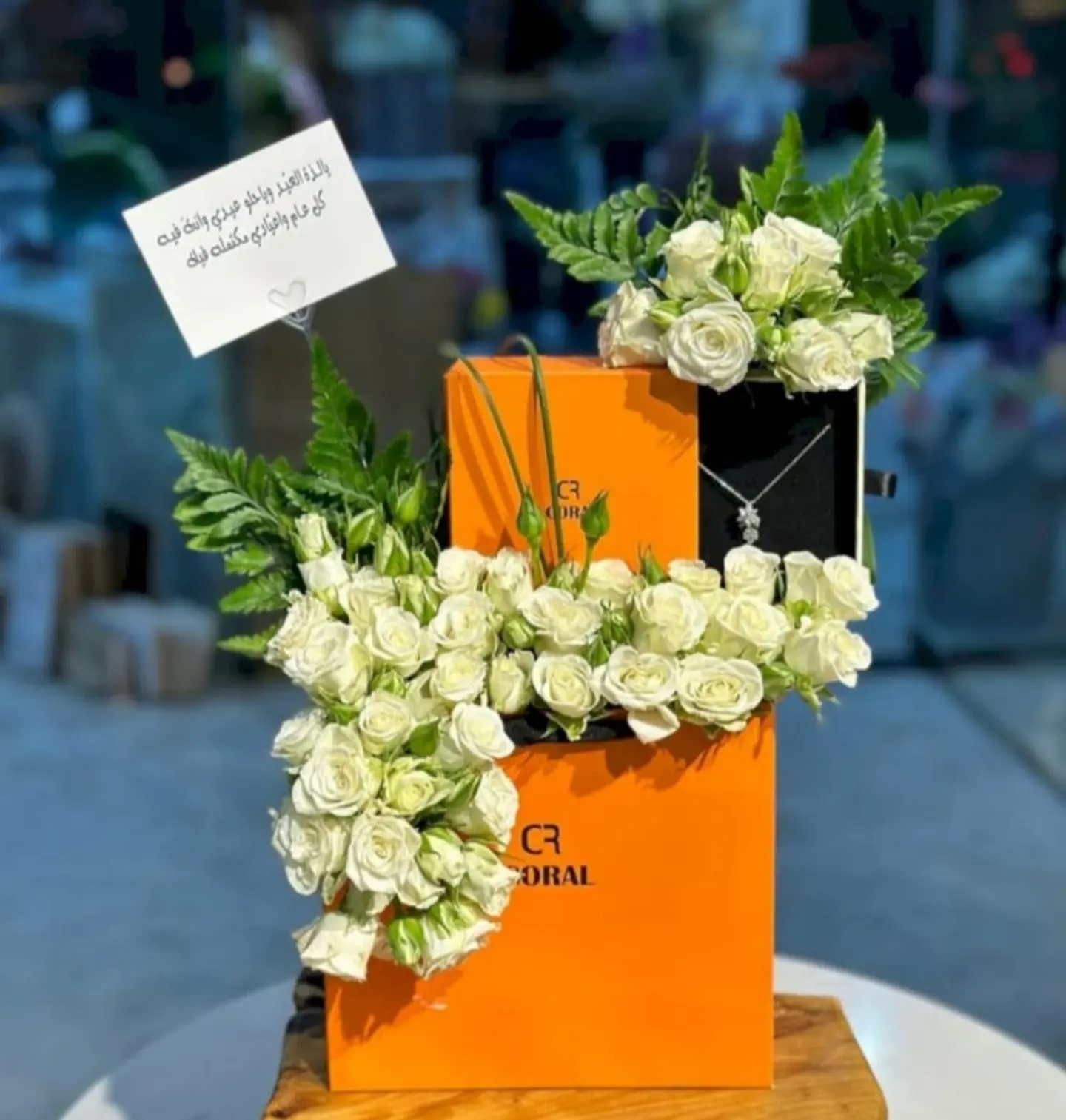 عقد كورال بتنسيق بيبي روز