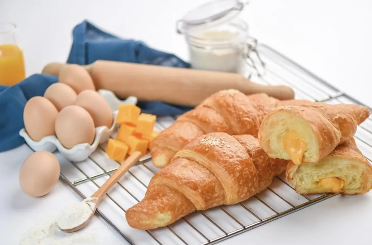 Croissant With Cheese & Egg & Cheddar