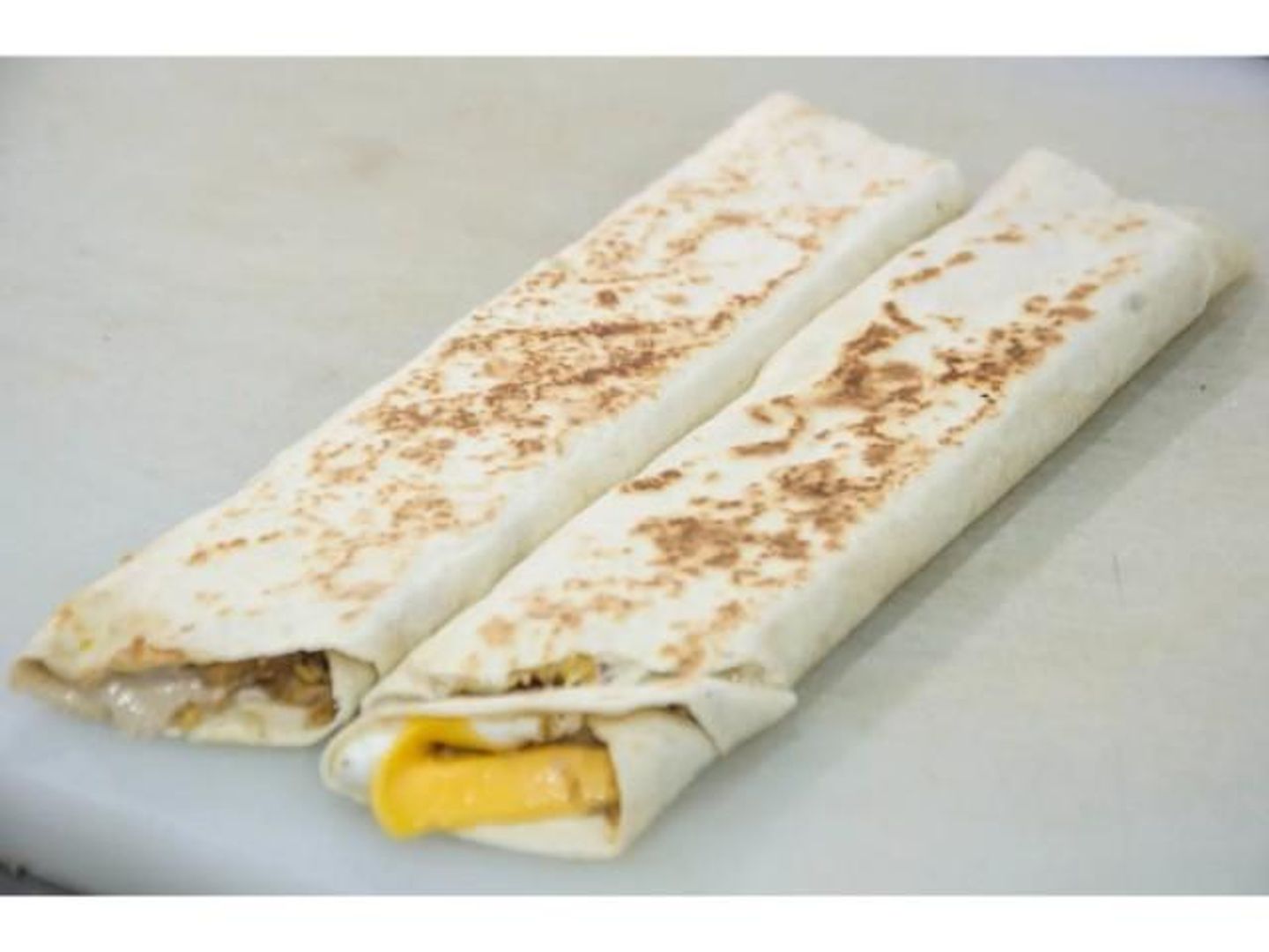 سندوتش شاورما صاروخ بالجبنة