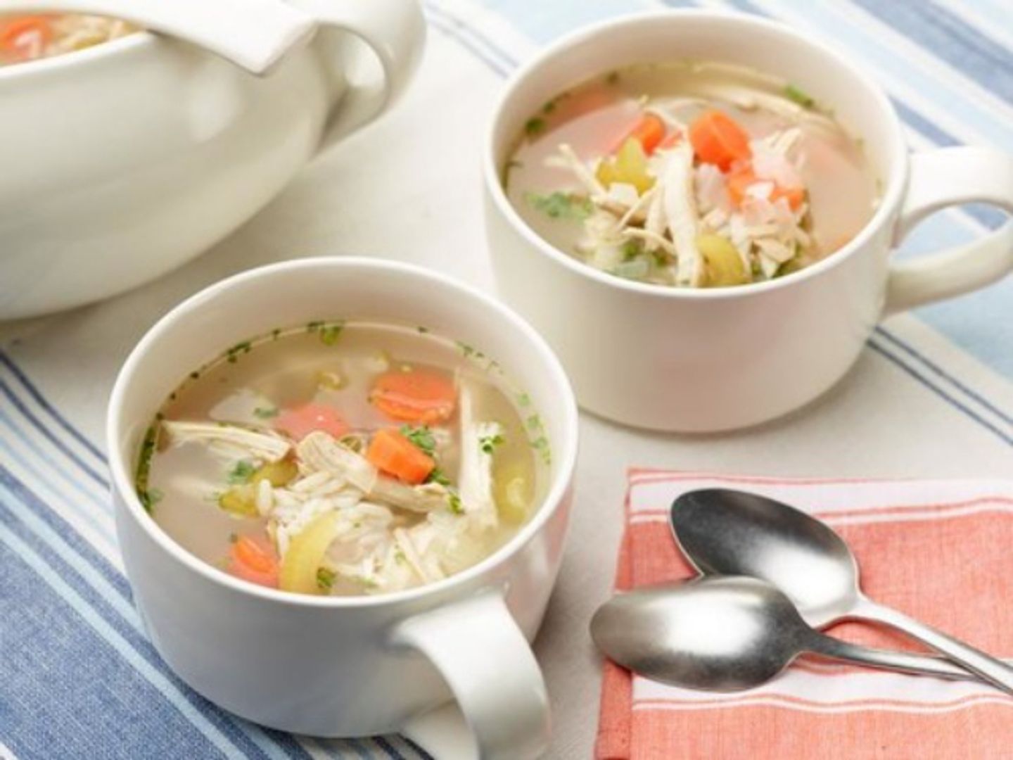 شوربة الدجاج الصافية