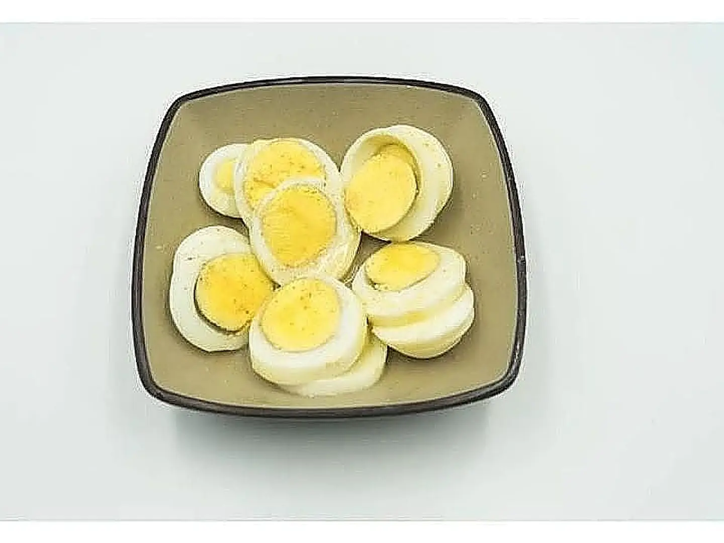 صحن بيض مسلوق 5 حبات مع جباتي