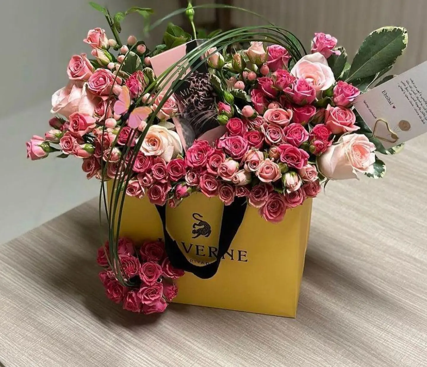 عطر مس لافيران مع الورد