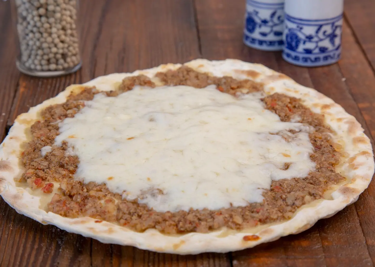 لحم مع محمرة