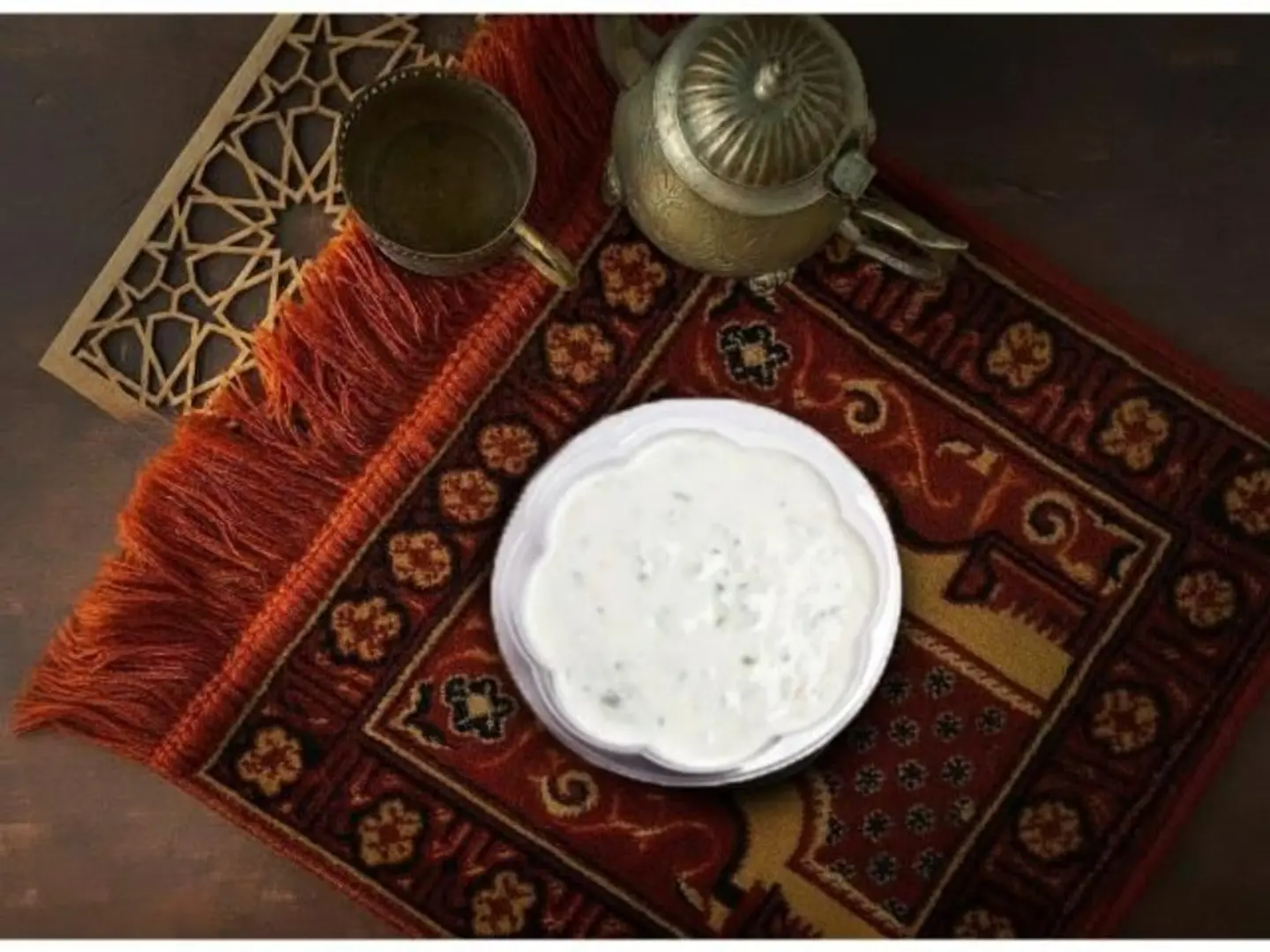 سلطة خيار لبن وسط