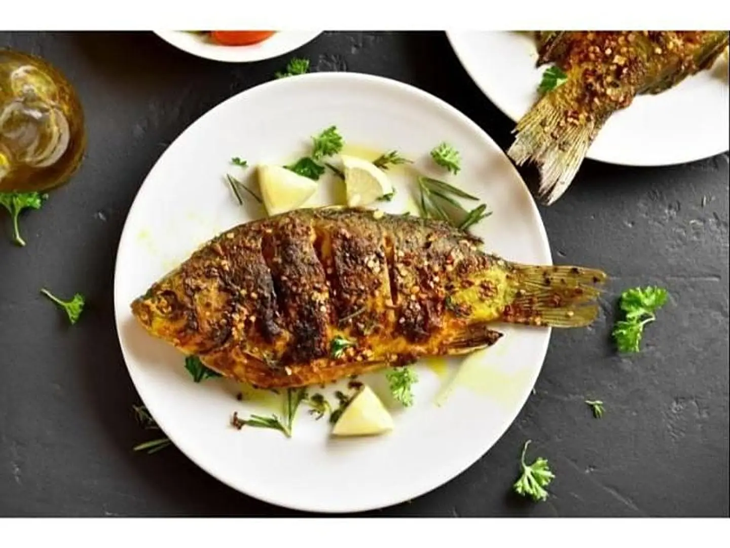 وجبة سمك مقلي ومشوي