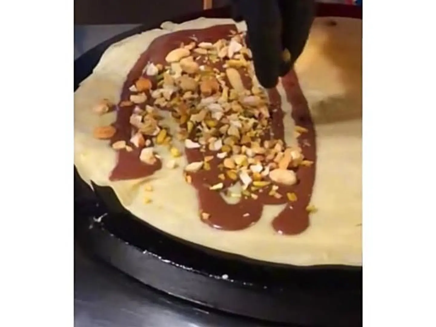 كريب نوتيلا مكسرات