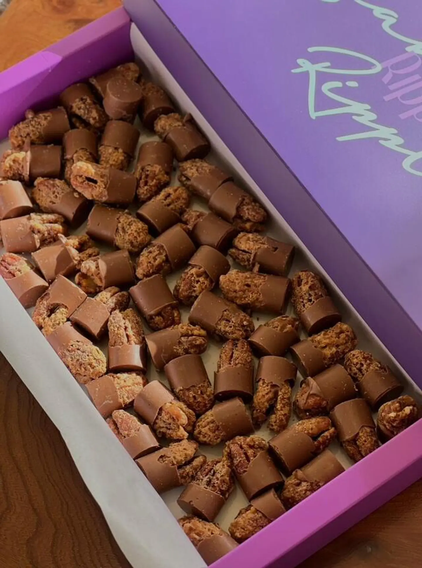 بوكس بيكان شكولاته