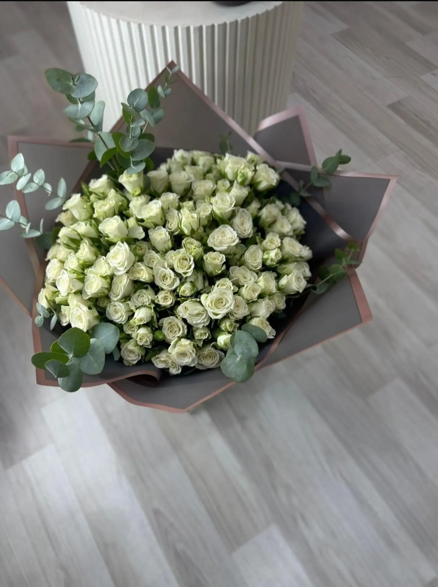 بوكية بيبي روز مزينة بالكالبتوس