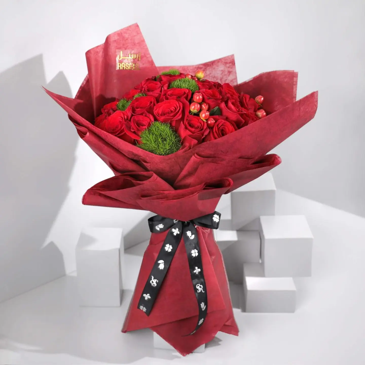 جوري احمر مع كرزيه