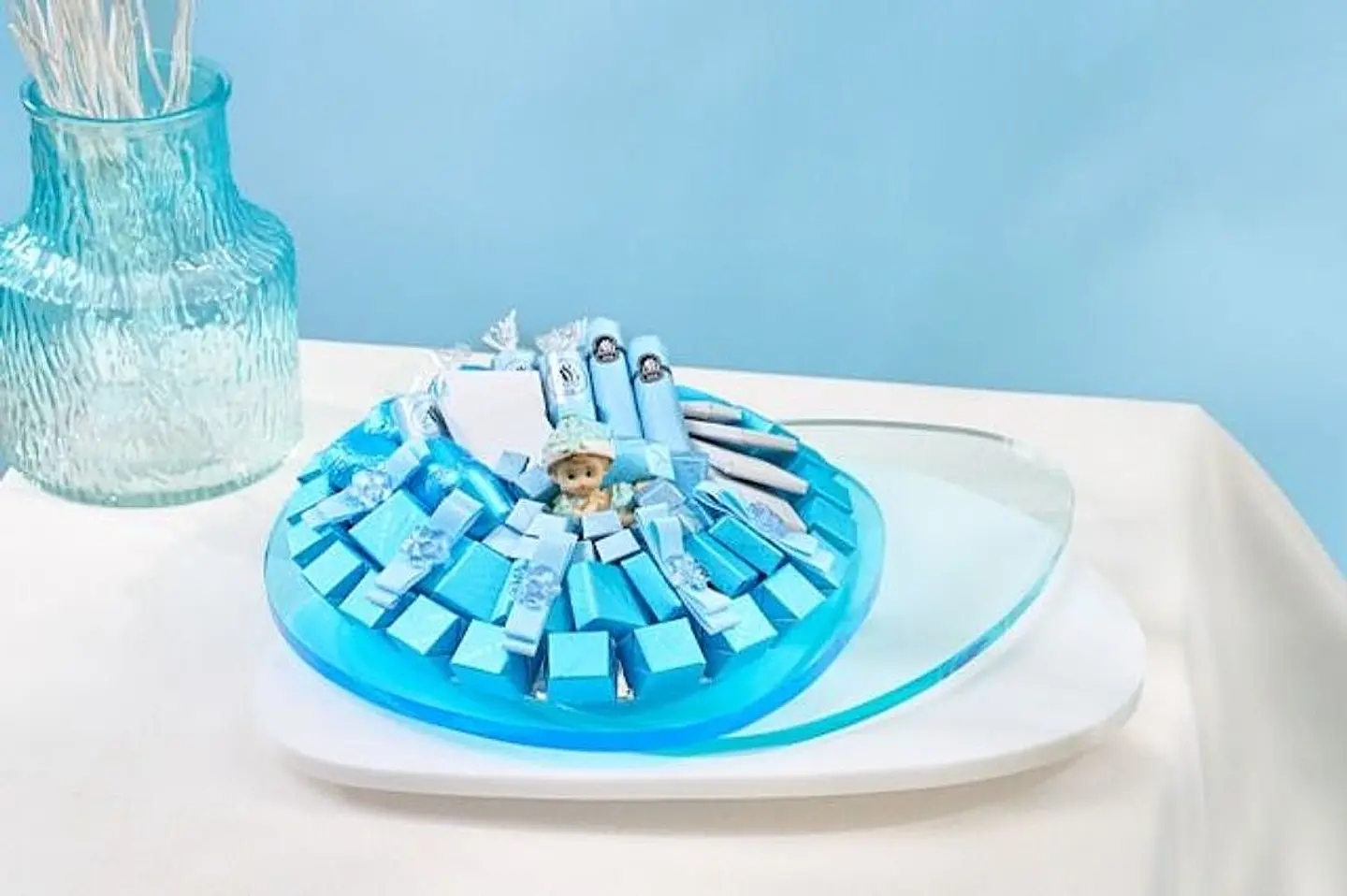 فازة أزرق شفاف اكرليك