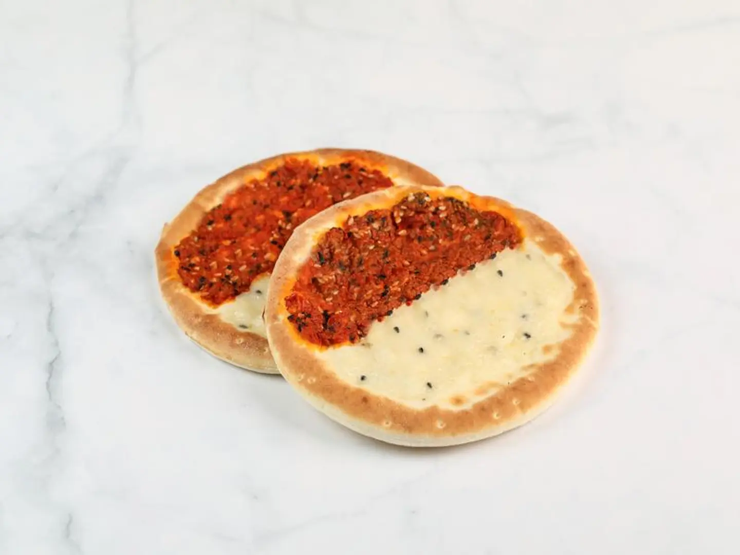 مناقيش محمره وجبن