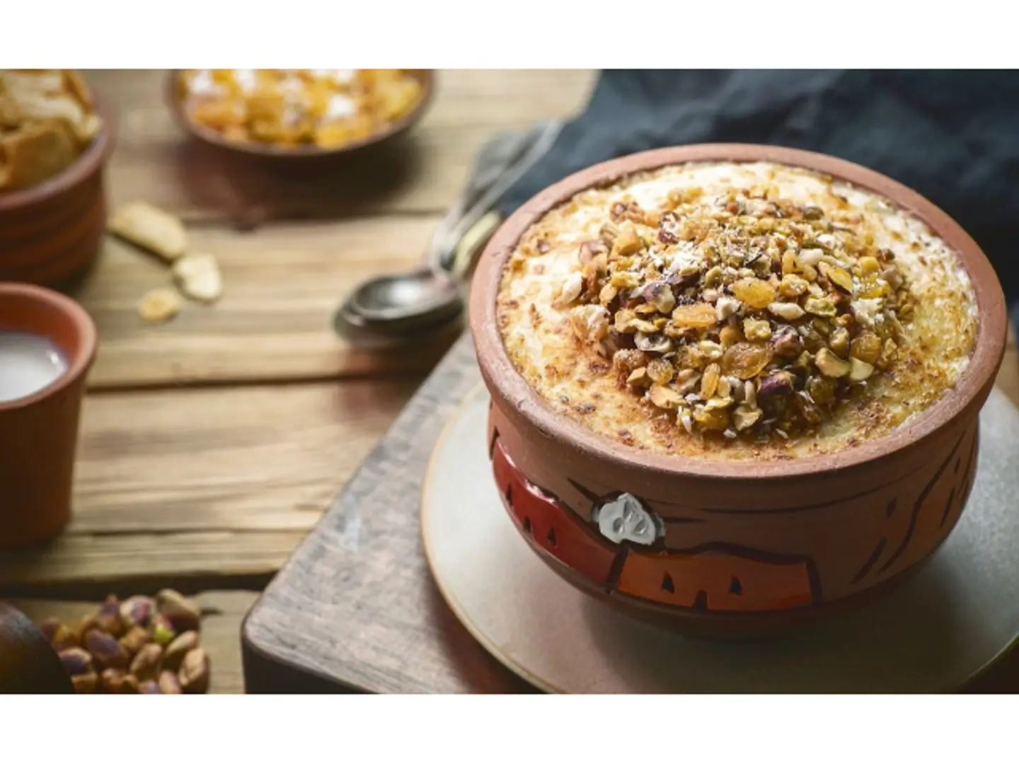 طاجن أم على قشطه و مكسرات