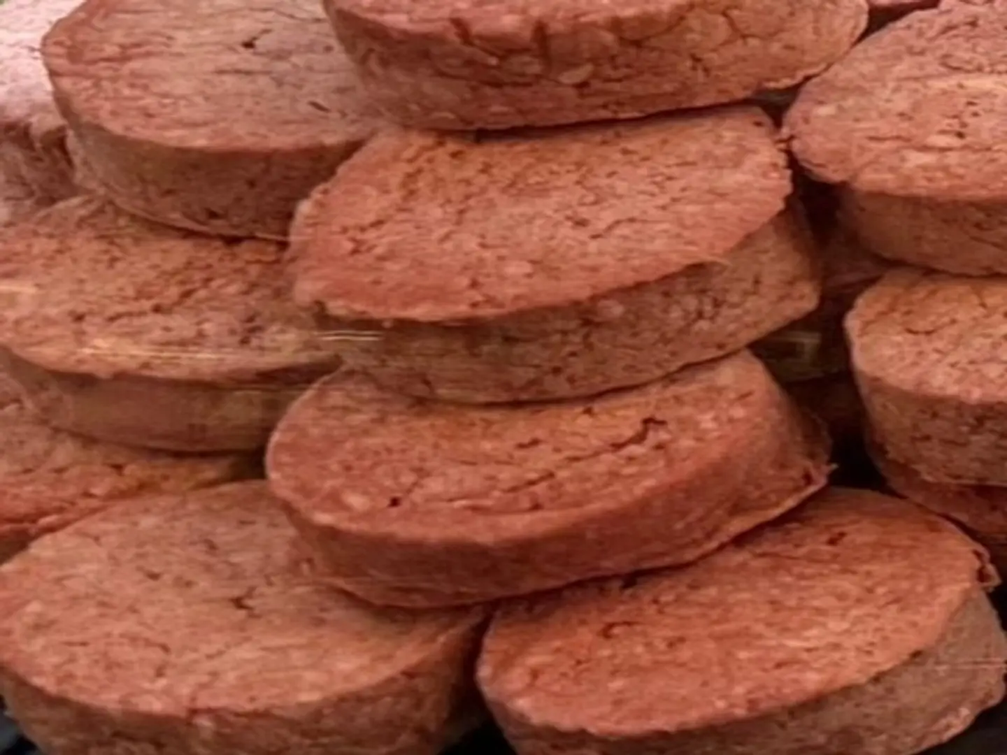 أسطوانة لحم بقري مجمّد