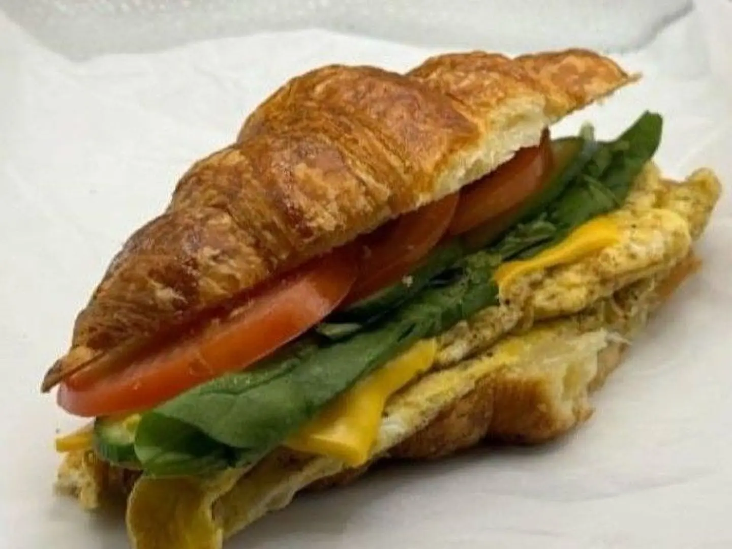 ميني كروسان أومليت مع خضار