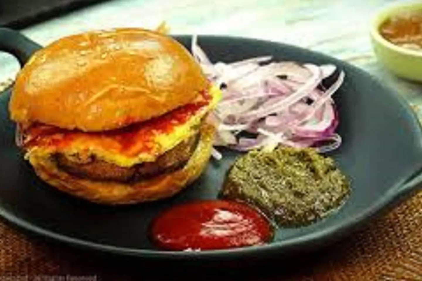 Bun Kabab With Eggs